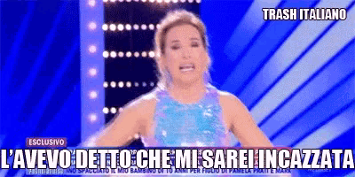 a woman in a blue sequined dress stands in front of a blue background with the words trash italiano on it