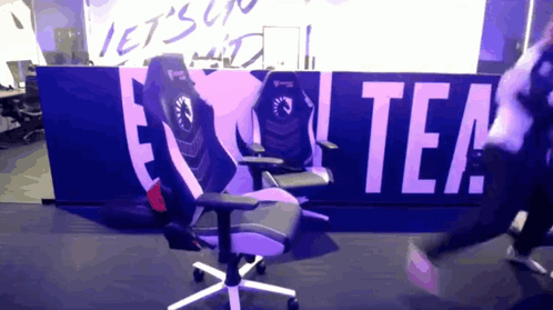 Cdew Chair GIF - Cdew Chair Punch GIFs