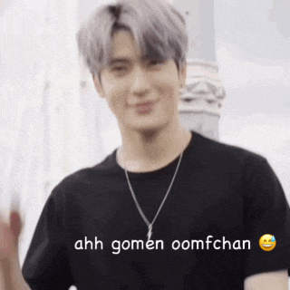 a man wearing a black t-shirt and a necklace says ahh gomen oomfchan
