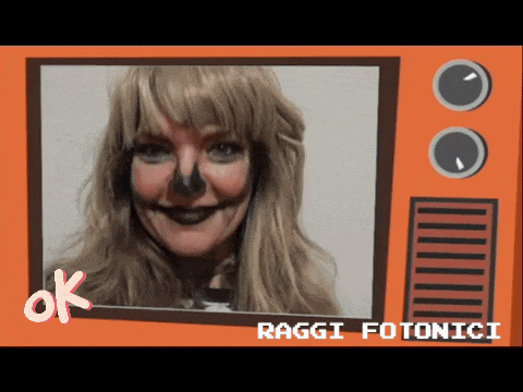 a picture of a woman with black paint on her face and the words raggi fotonici on the bottom