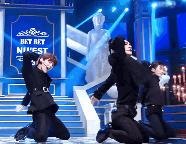 a sign on a stage that says bet bet nuest