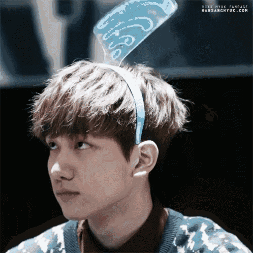a young man wearing a headband that says hansanghyuk.com on the bottom