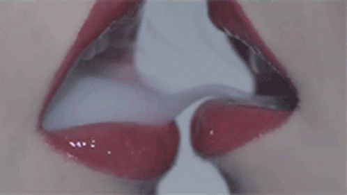 Lick cream. Поцелуй с языком. Облизывание губ. Поцелуй помада. Облизывает губы.