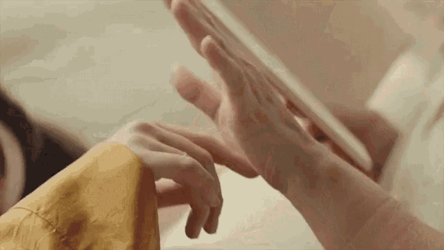 holding-hands-sweet-moments.gif