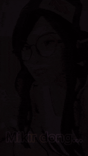 a woman wearing glasses and a hat says ' mikir dong ... '