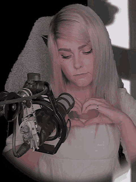 Alinarin White GIF