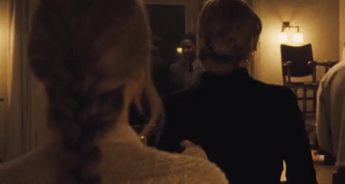 Tapping On Shoulder GIF - Jennifer Lawrence Michelle Pfeiffer Tap GIFs