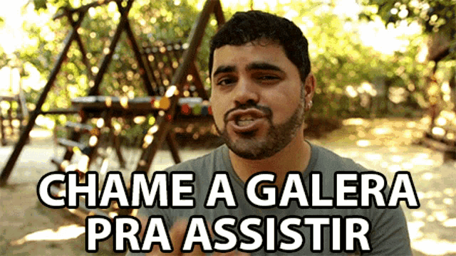a man with a beard stands in front of a playground with the words " chame a galera pra assistir " above him