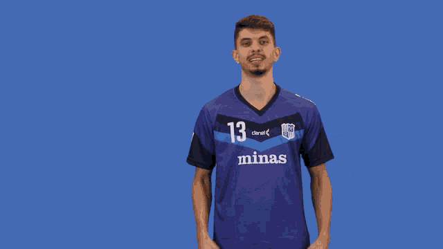 a man wearing a purple shirt that says minas