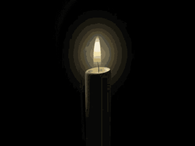 a candle with the letter r on the side of it