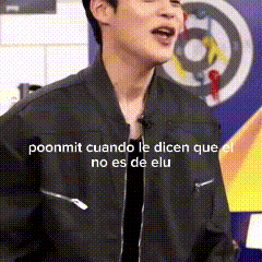 a man wearing a black jacket says poonmit cuando le dicen que el no es de elu .