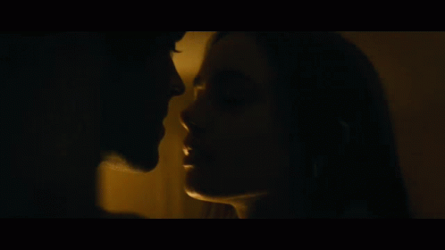 Zac Efron Lilly Collins GIF - Zac Efron Lilly Collins Couple GIFs