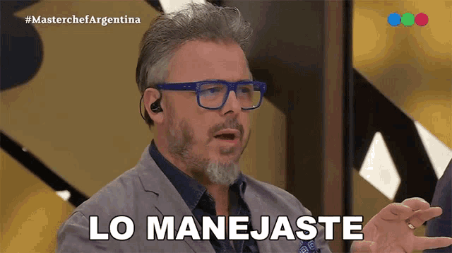 a man with glasses and a beard says " lo manejaste "