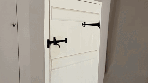 Stampy Entering Door GIF - Stampy Entering Door What'S Going On GIFs
