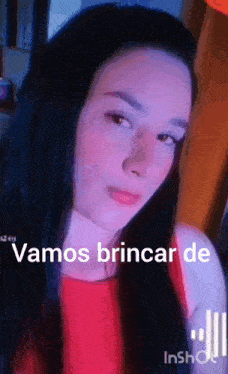 a close up of a woman 's face with the words vamos brincar de written above her