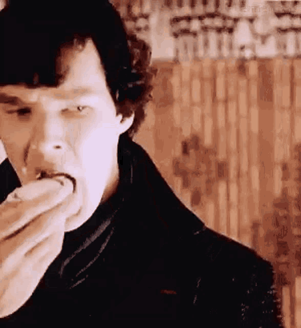 Eating Sherlock GIF - Eating Sherlock Benedict Cumberbatch GIFs