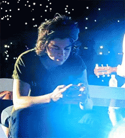Harry Styles Texting GIF - Harry Styles Texting Text GIFs