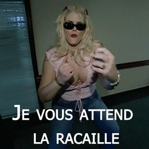 a woman taking a picture of herself with the words je vous attend la racaille