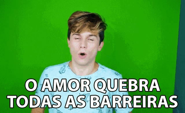 a man with his eyes closed and the words o amor quebra todas as barreiras behind him