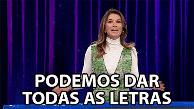 a woman is standing on a stage with the words podemos dar todas as letras above her