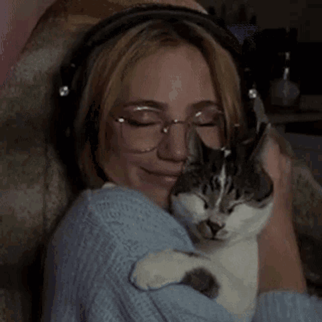 Cozy Cozy Hug GIF - Cozy Cozy Hug Cozy Cat GIFs