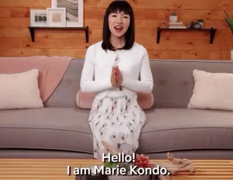 Marie Kondo Hello I Am Marie Kondo GIF - Marie Kondo Hello I Am Marie Kondo Tidying Up GIFs
