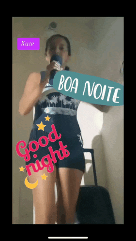 a woman with a sign that says boa noite
