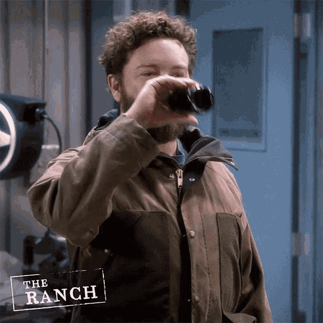 The Ranch Danny Masterson GIF - The Ranch Danny Masterson Beer GIFs