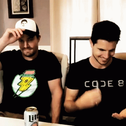 Stephen Amell Robbie Amell GIF - Stephen Amell Robbie Amell Cap GIFs