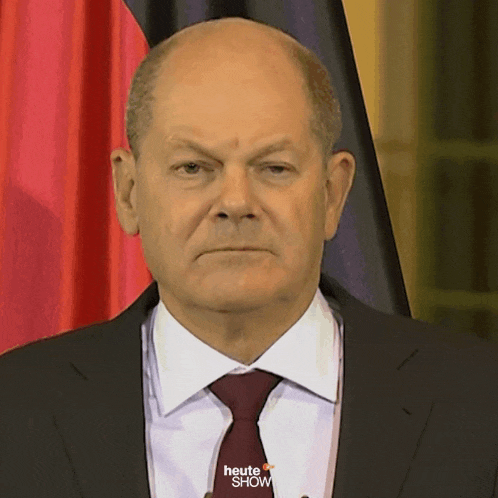 a man wearing a suit and tie with the words heute show on the bottom right