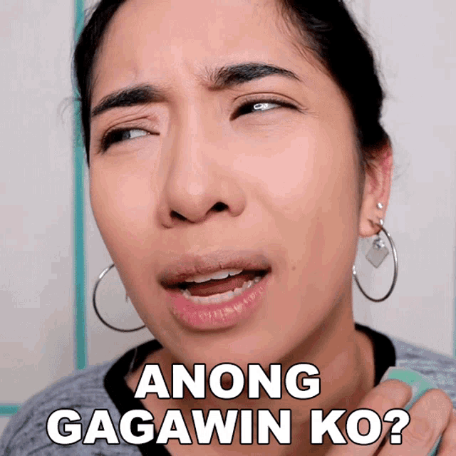 a woman wearing hoop earrings is making a funny face and the caption says anong gagawin ko