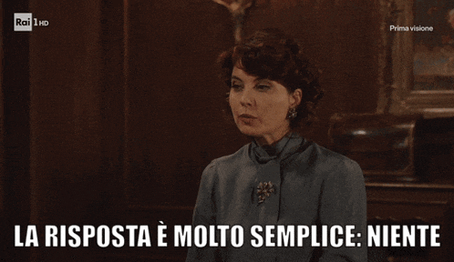 a tv screen shows a woman and the words la risposta e molto semplice