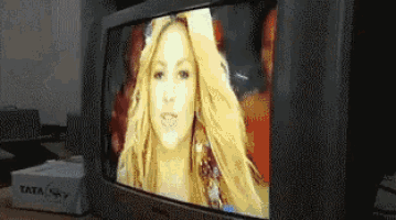 Shakira Dancing GIF - Shakira Dancing Fans GIFs