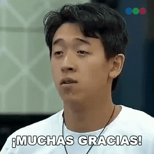 a man in a white shirt says muchas gracias !