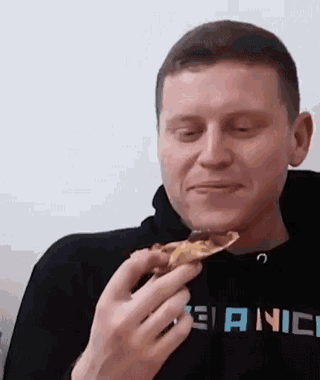 Pizza Eating Pizza GIF - Pizza Eating Pizza Chewing GIFs