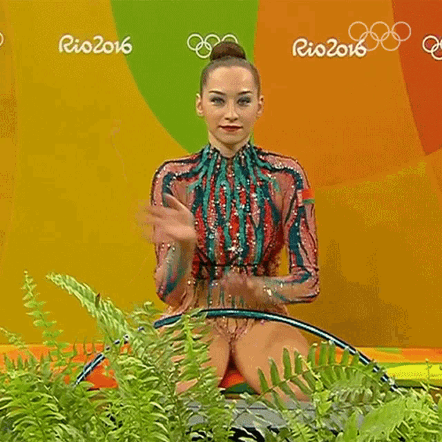 Waving Katsiaryna Halkina GIF - Waving Katsiaryna Halkina Olympics GIFs