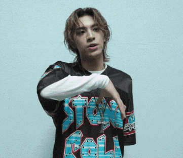 a young man wearing a shirt that says ' stun roll ' on it