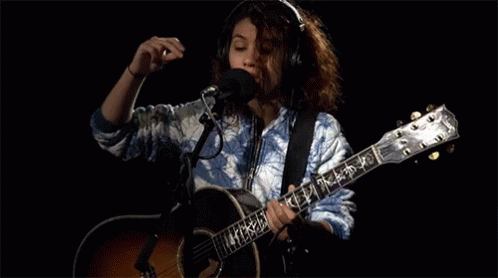 Alessia Cara Singing GIF - Alessia Cara Singing Guitar GIFs