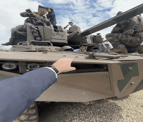 Wareta Jaguar GIF