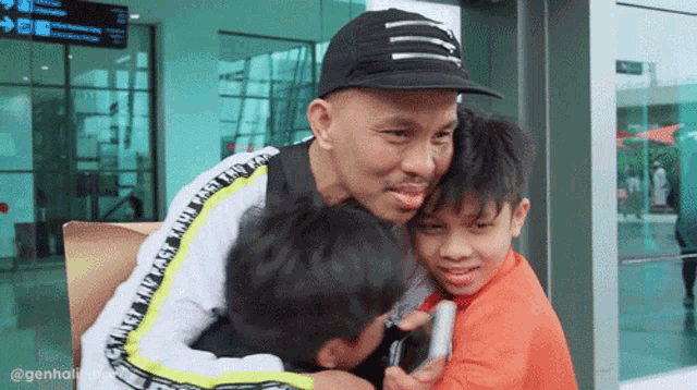 Sini Ayah Peluk Peluk Ayah GIF