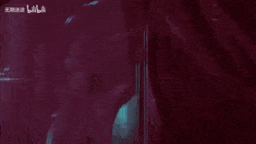 a close up of a woman 's hand with the word bilibili in the background