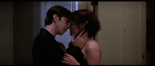Hes Just Not That Into You Kiss GIF - Hes Just Not That Into You Kiss GIFs