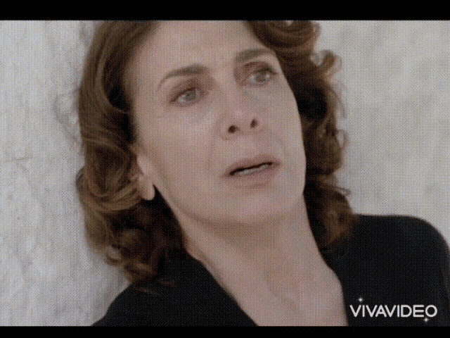 a close up of a woman 's face with the words vivavideo in the bottom right corner