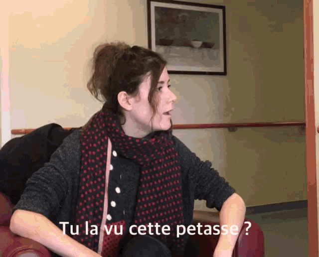 a woman sitting in a chair with the words " tu la vu cette petasse " written on the bottom