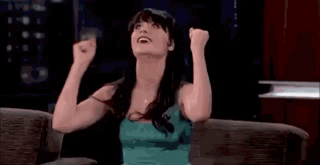 a woman in a green dress is sitting on a couch with her arms in the air and the words finalmente senhor above her