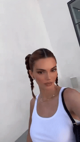 Kendall Jenner Kardashians GIF - Kendall Jenner Kardashians Wink GIFs