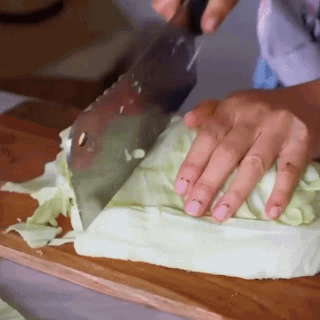 Cutting Napa Cabbage Tinger Hseih GIF - Cutting Napa Cabbage Tinger Hseih Dashofting GIFs