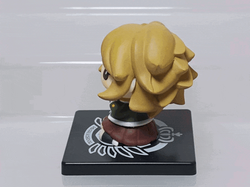 a statue of a man 's head with a crown on it