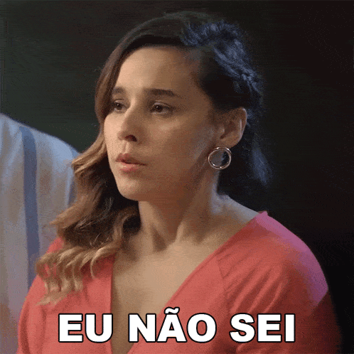 a woman in a red shirt says eu nao sei in white letters