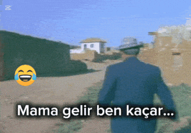 a man in a suit and hat is walking down a dirt road with the words mama gelir ben kacar written below him